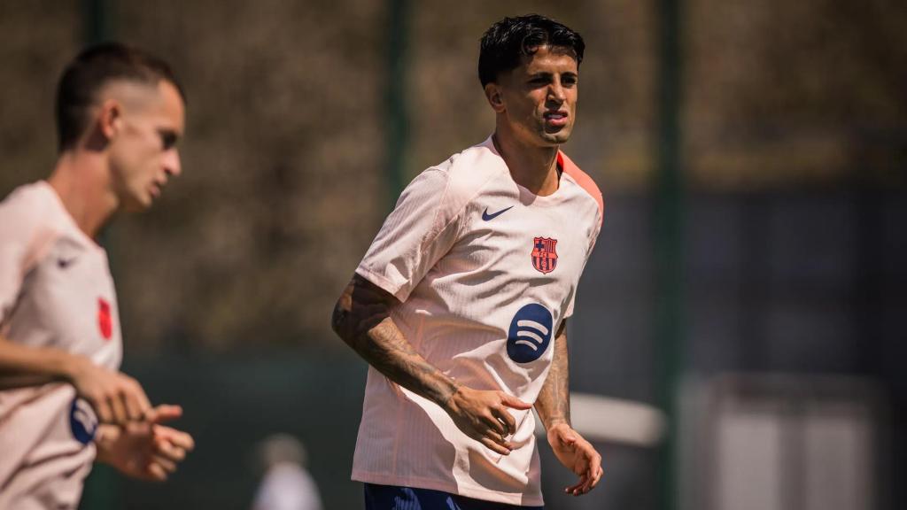 Joao Cancelo se entrena con normalidad tras marcharse lesionado del Barça-Celta de Vigo