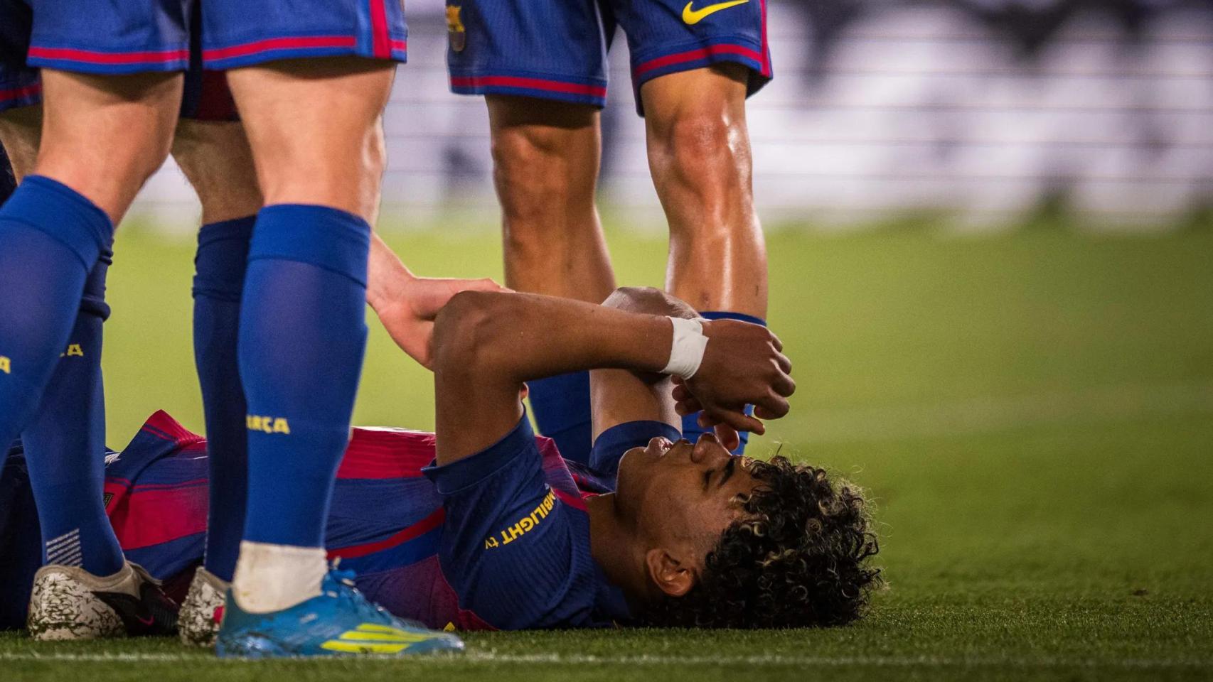 Los jugadores del Barça se preocupan por Lamine Yamal, lesionado