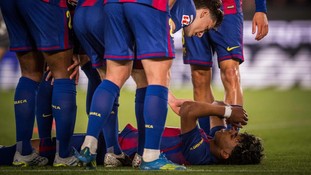 Los jugadores del Barça se preocupan por Lamine Yamal, lesionado