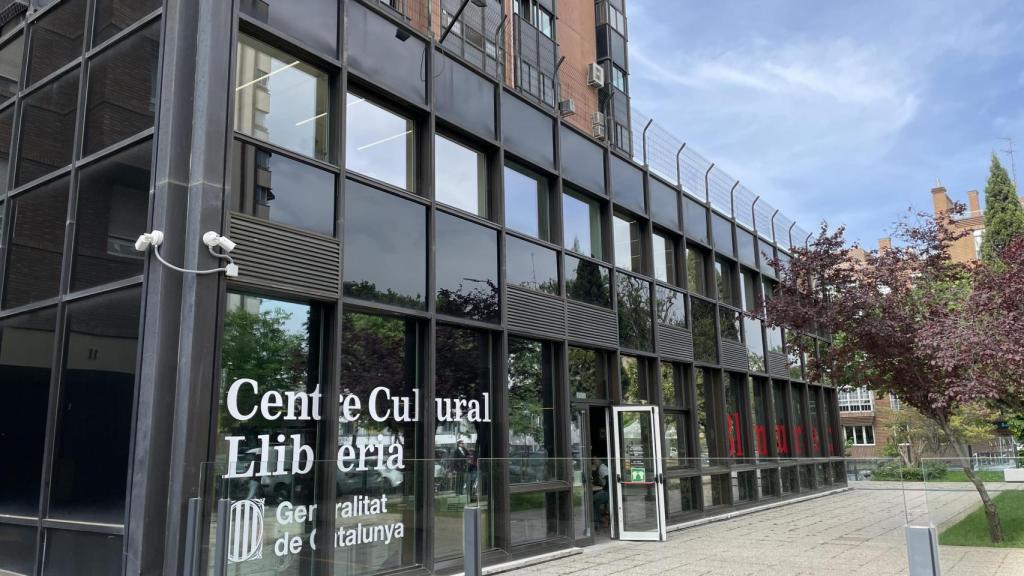 Exterior de la Llibreria Blanquerna, als baixos de la delegació del Govern a Madrid / CG
