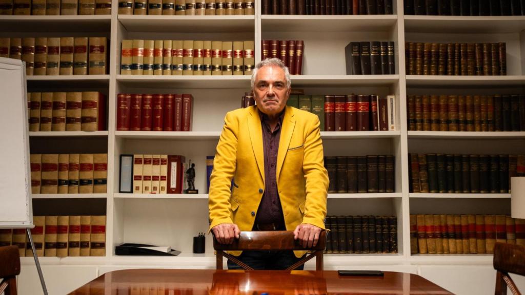 Santiago Espot, en el despacho de su abogado
