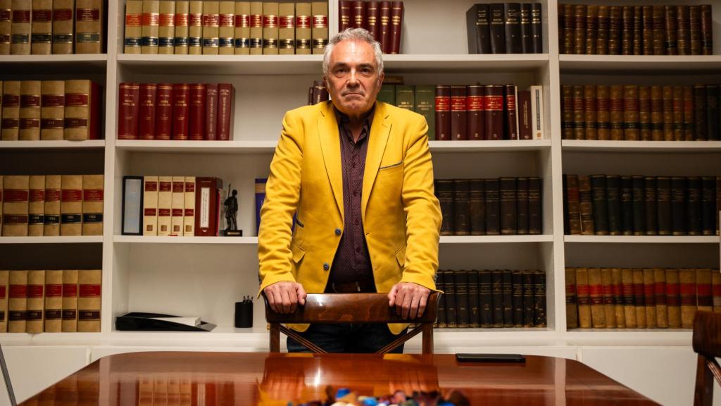 Santiago Espot, en el despacho de su abogado