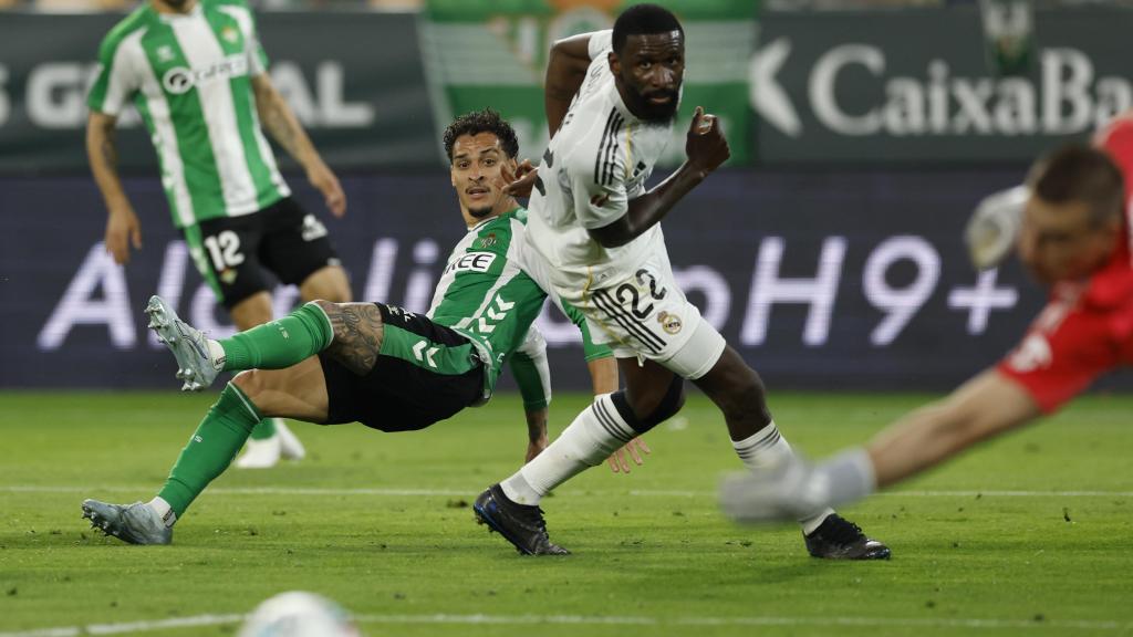 Antony realitza un xut en el Betis-Reial Madrid