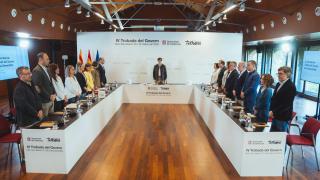 Minuto de silencio previo al inicio de la IV Jornada de Trabajo del Govern