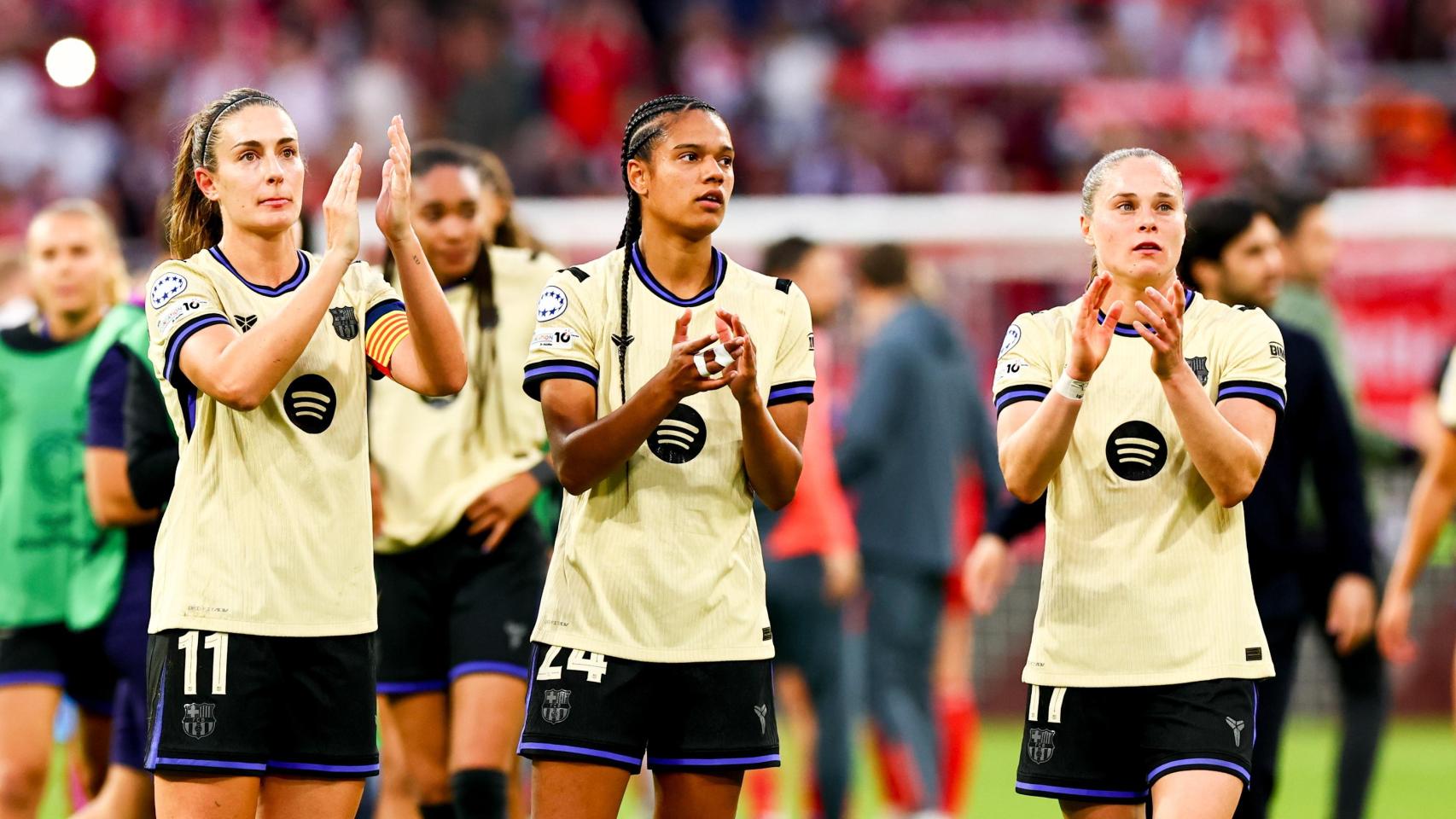Alexia Putellas, Esmee Brugts y Ewa Pajor agradecen el apoyo al barcelonismo en el Allianz Arena