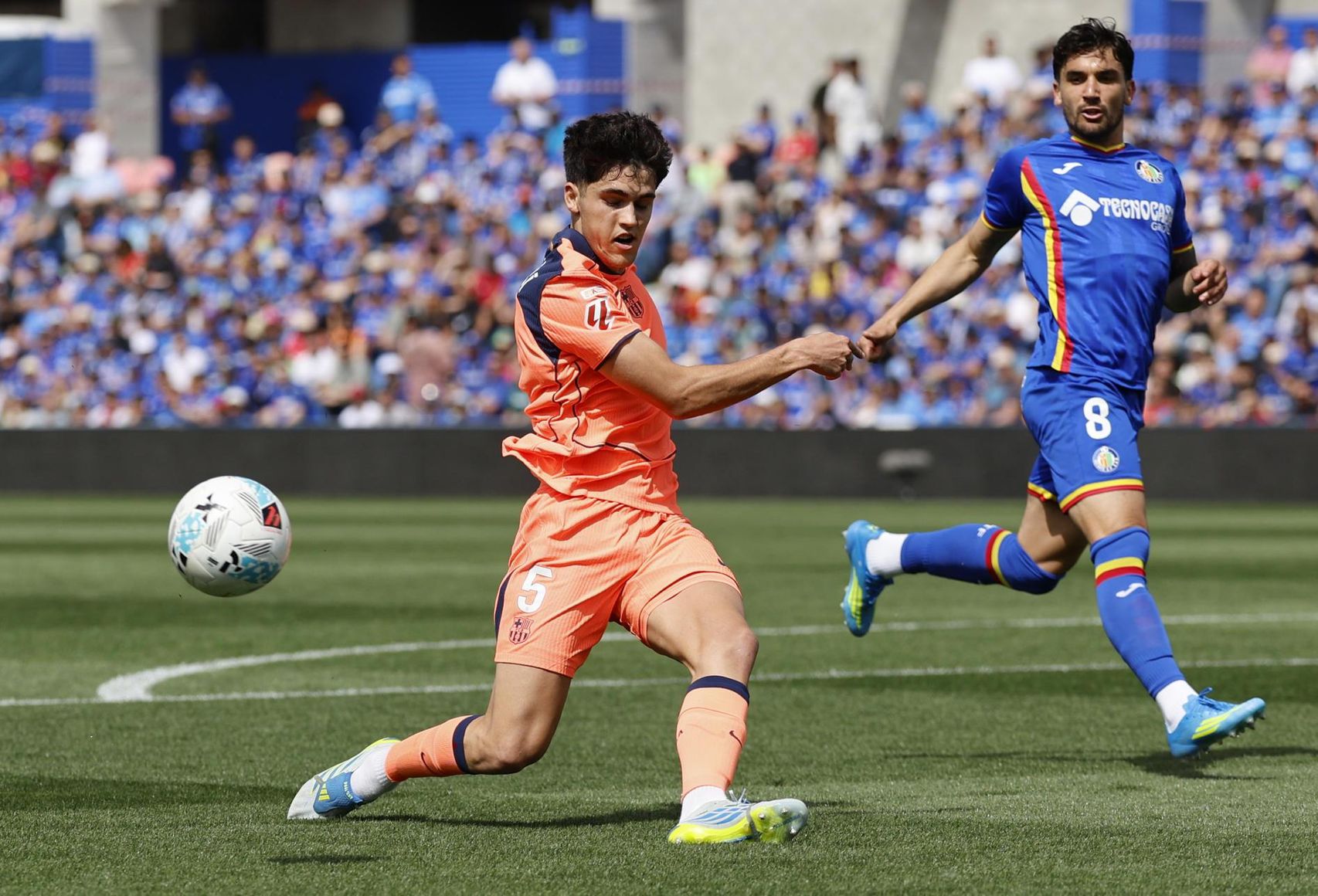 Cubarsí desvia una pilota contra el Getafe