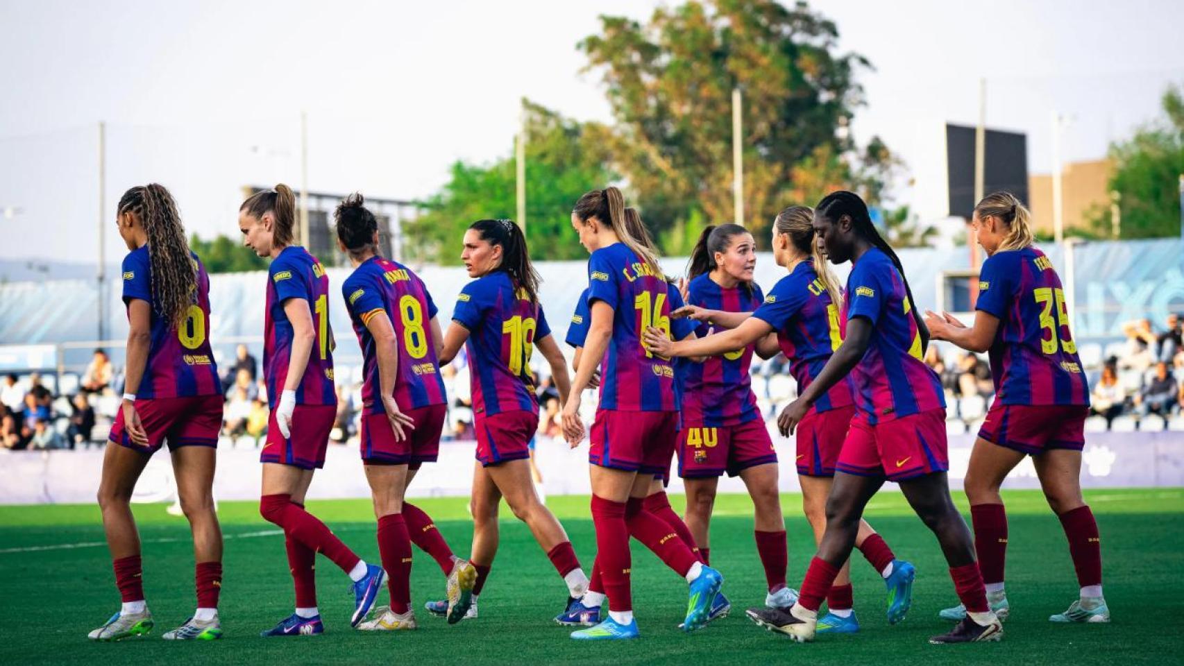 Las jugadoras del Barça Femenino celebran un gol en el derbi contra el RCD Espanyol