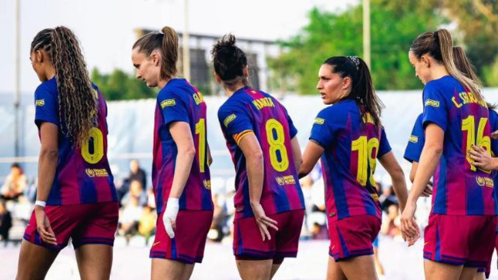 Las jugadoras del Barça Femenino celebran un gol en el derbi contra el RCD Espanyol