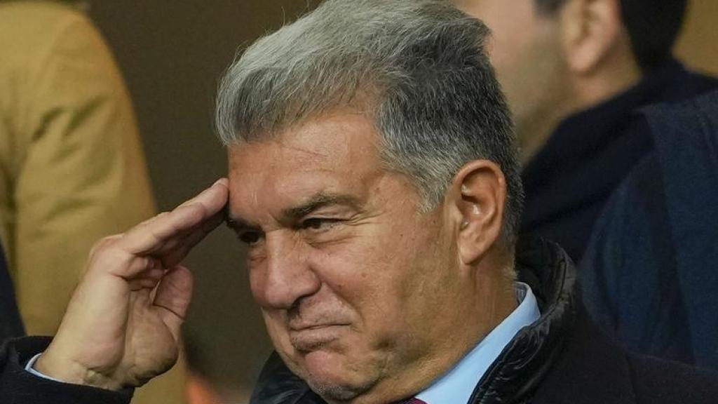 Rafa Yuste y Joan Laporta, en el palco de Montjuïc durante el partido de Champions League Barça-Atalanta
