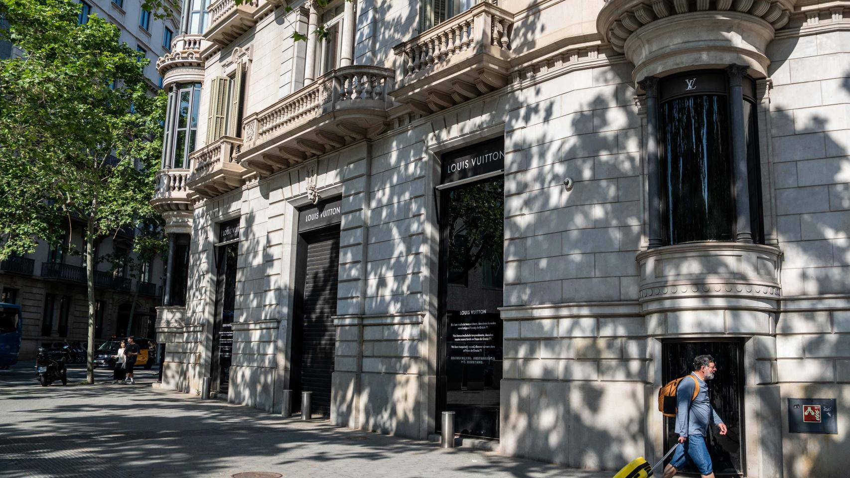 Fachada de la 'flasghip' de Louis Vuitton, en paseo de Gràcia número 80