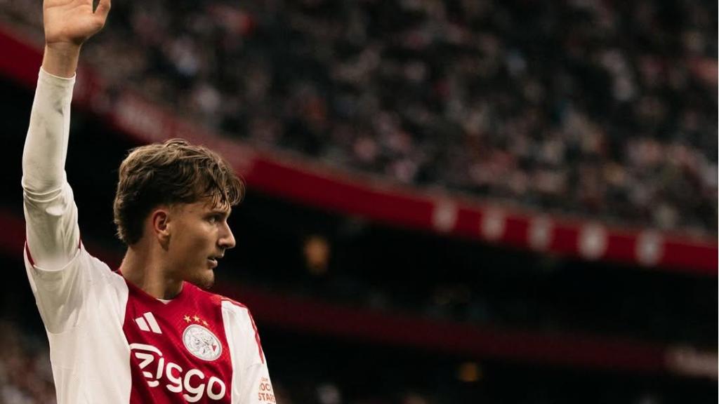 Mika Godts, futbolista del Ajax