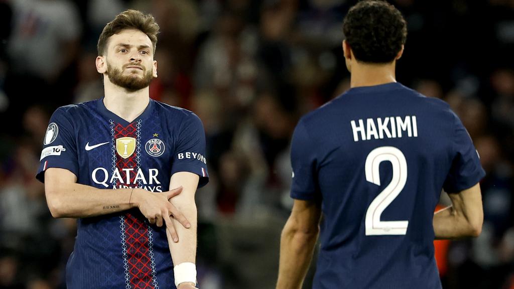 Kvicha Kvaratskhelia celebra el seu primer gol al PSG-Bayern de Munic de les semifinals de la Champions League 2025-26