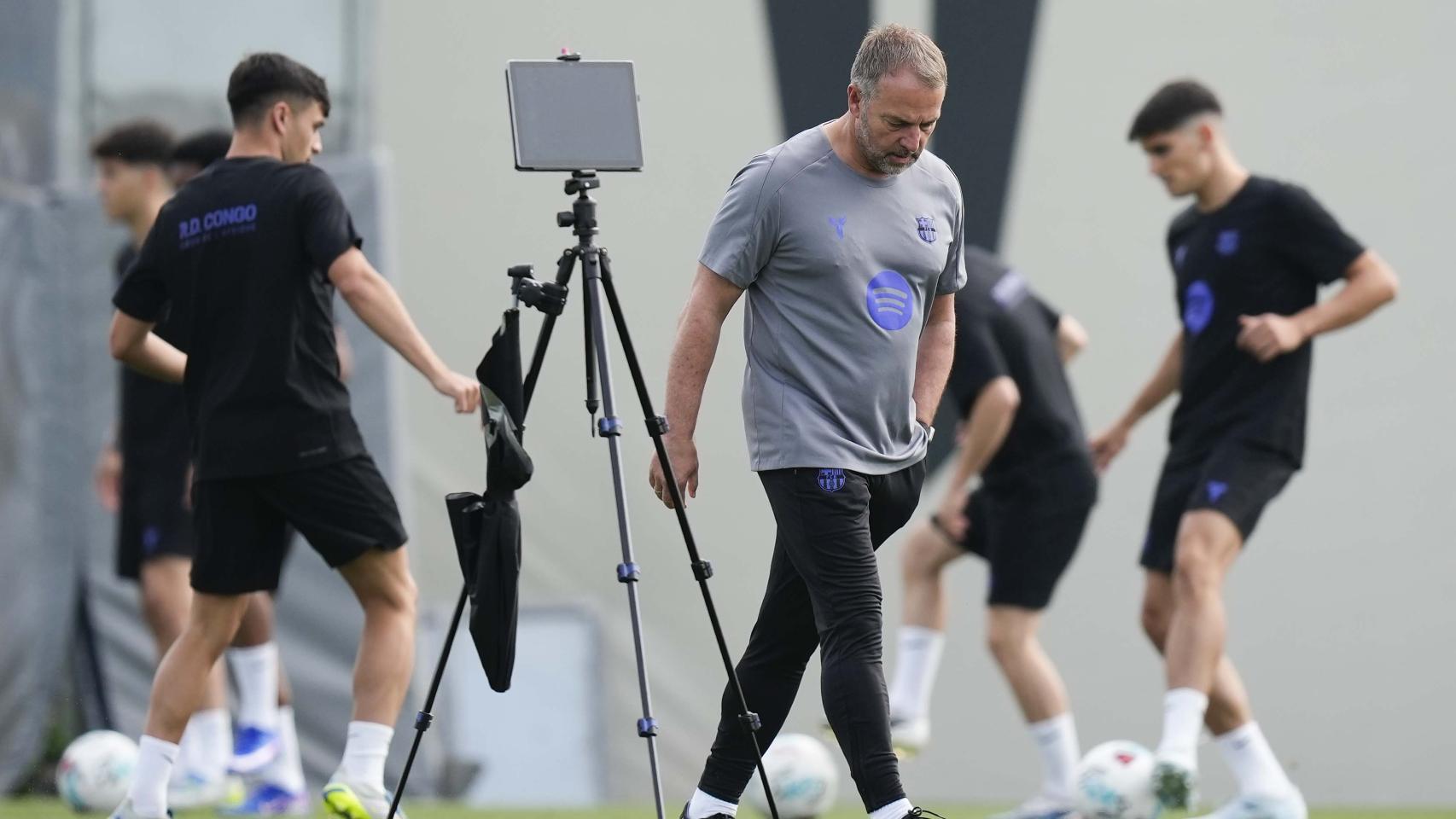 Hansi Flick, en un entrenamiento del Barça