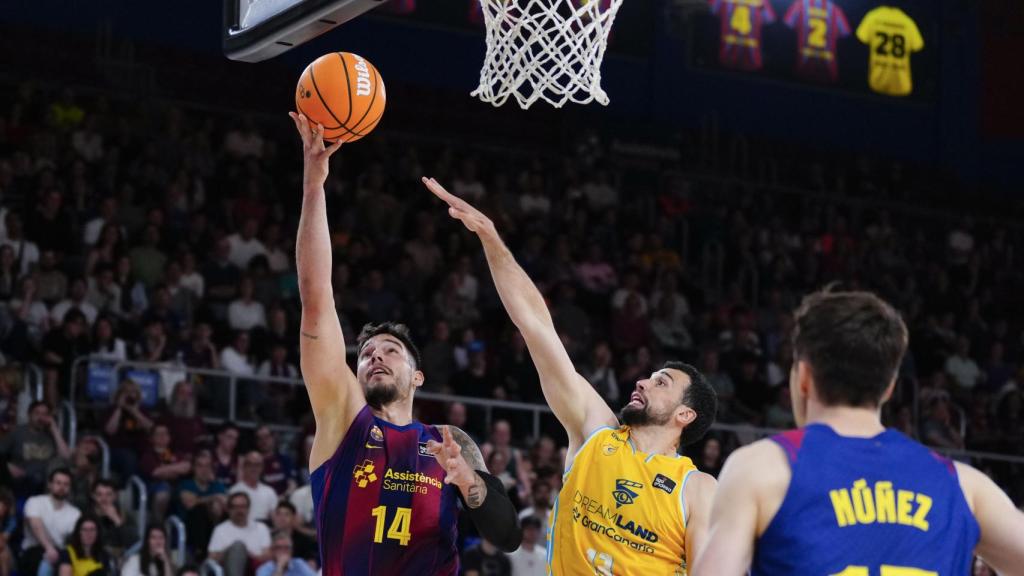 Willy Hernangómez tira sota cistella en el Barça de bàsquet-Gran Canària