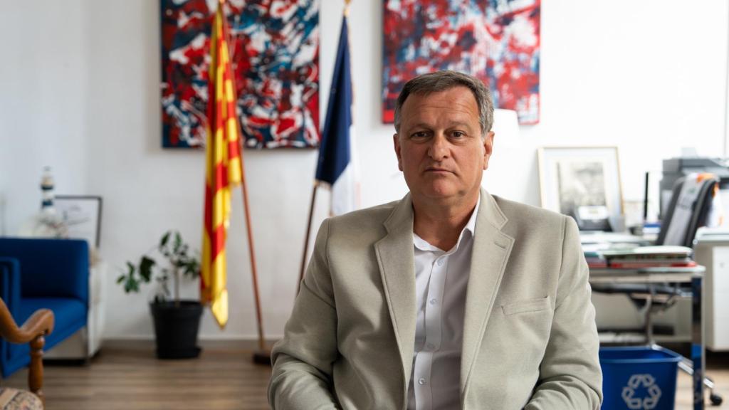 Louis Aliot, alcalde de Perpignan, en su despacho