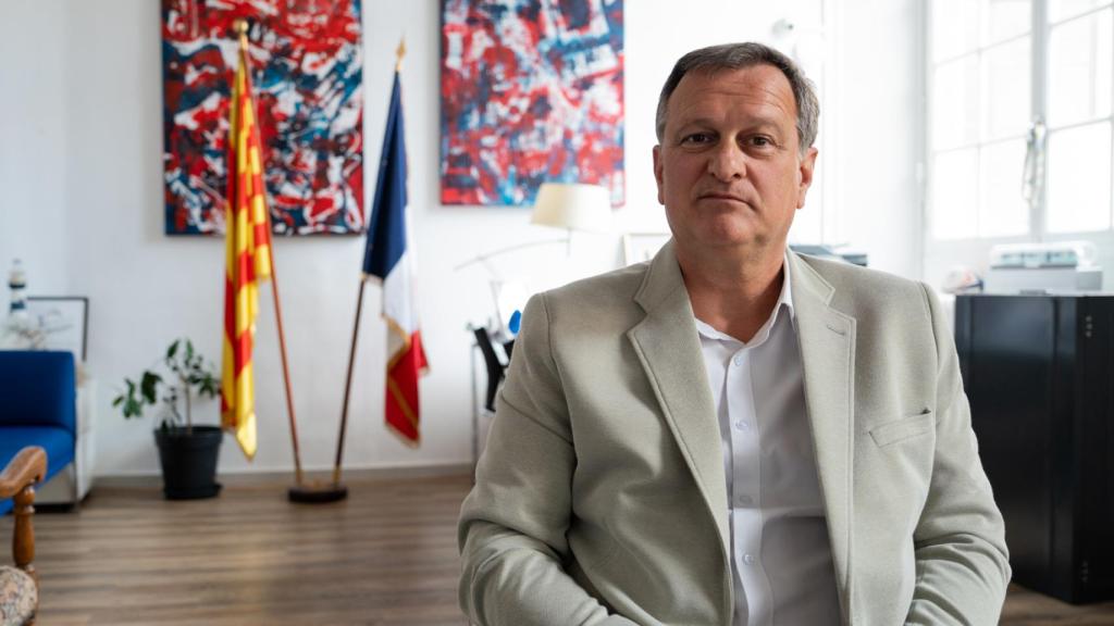 Louis Aliot, alcalde de Perpinyà, al seu despatx