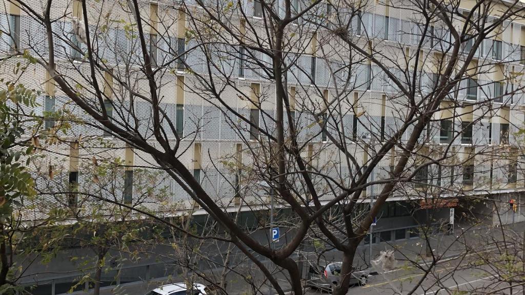 La façana del Centre de Salut Isabel Roig, a Sant Andreu, Barcelona