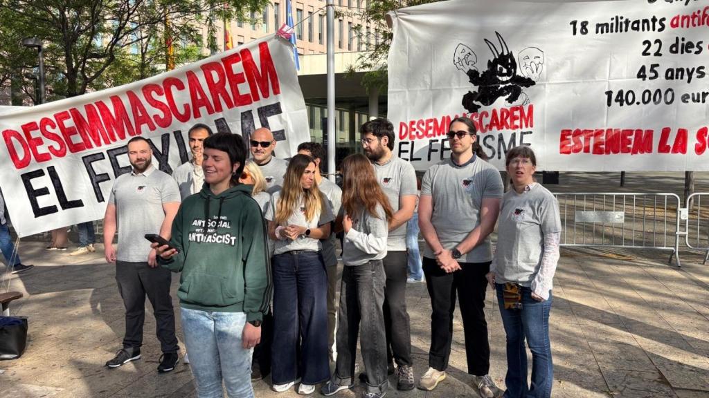 Varios de los encausados por el boicot al acto sobre Miguel de Cervantes de 2018 en la Universidad de Barcelona