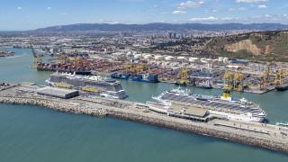 Vista de las terminales de cruceros de Carnival Corporation en el Puerto de Barcelona (2024)