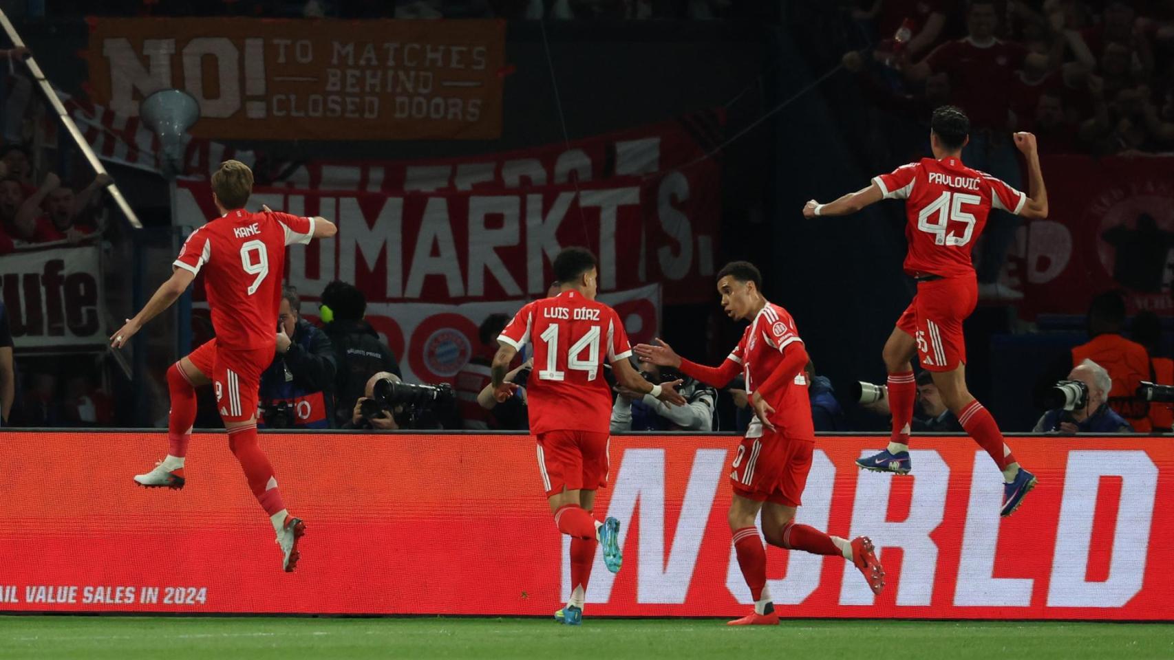 El Bayern celebra un gol en el Parque de los Príncipes