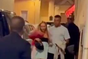 Kylian Mbappé juntament amb Ester Expósito a Itàlia