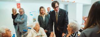 Visita del presidente de la Generalitat, Salvador Illa, y la consejera de Derechos Sociales e Inclusión, Mònica Martínez Bravo, a una residencia de personas mayores