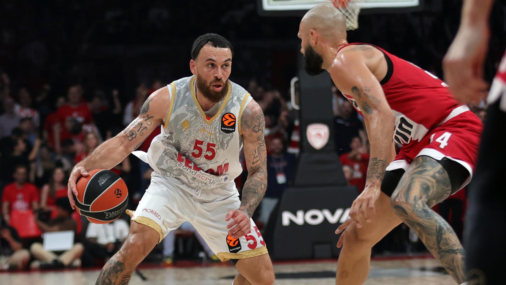 Mike James, en un partido de la Euroliga con el Mónaco
