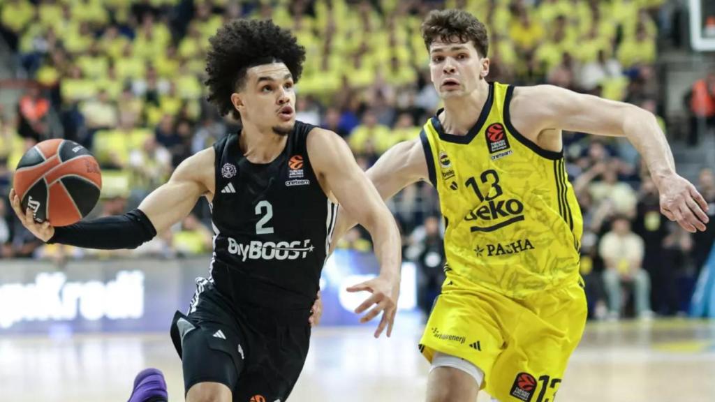 Nadir Hifi, en un partit de l'Eurolliga amb el Paris Basketball