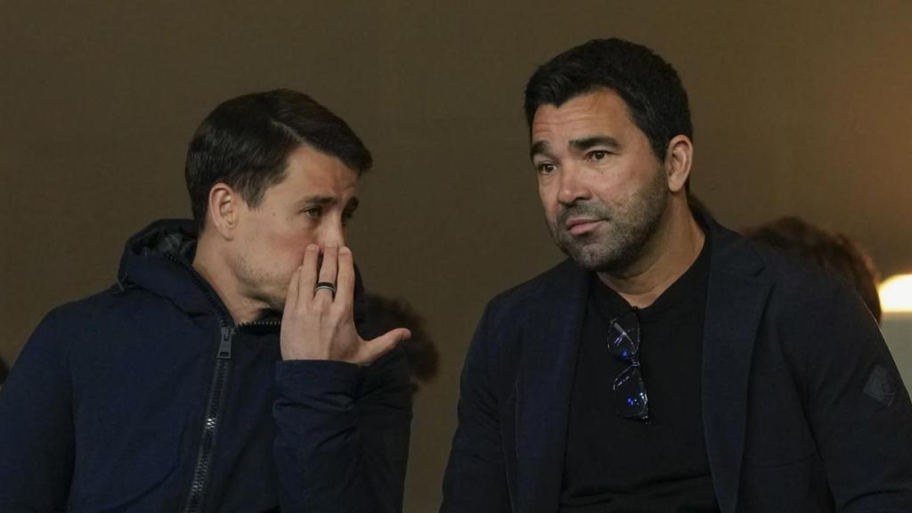 Bojan Krkic y Deco, en el palco durante un partido del Barça