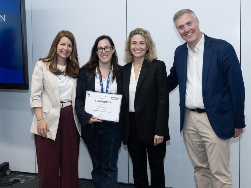 Lucía Lasaga (segona per l'esquerra), participant de Santander Líders per a la Inclusió Global