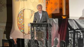 Fede Segarra recibe el premio al mejor DirCom