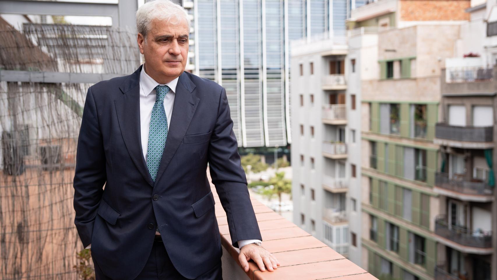 Germà Gordó, desde el balcón de la sede de Convergents de Barcelona
