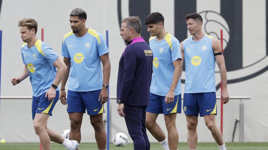 Hansi Flick dirigeix l'entrenament previ al Barça-Reial Madrid