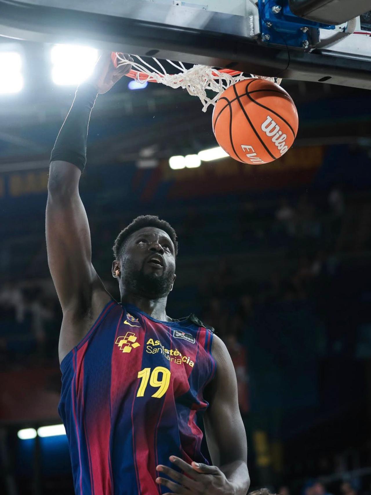 Youssoupha Fall en el Barça de basket-San Pablo Burgos de la ACB