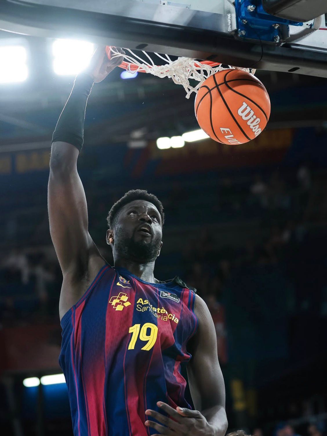 Youssoupha Fall en el Barça de bàsquet-San Pablo Burgos de l'ACB