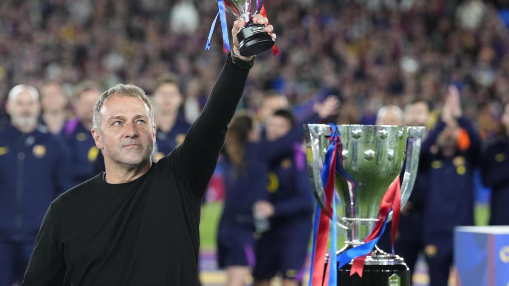 Hansi Flick celebra el título de la Liga 2025-26