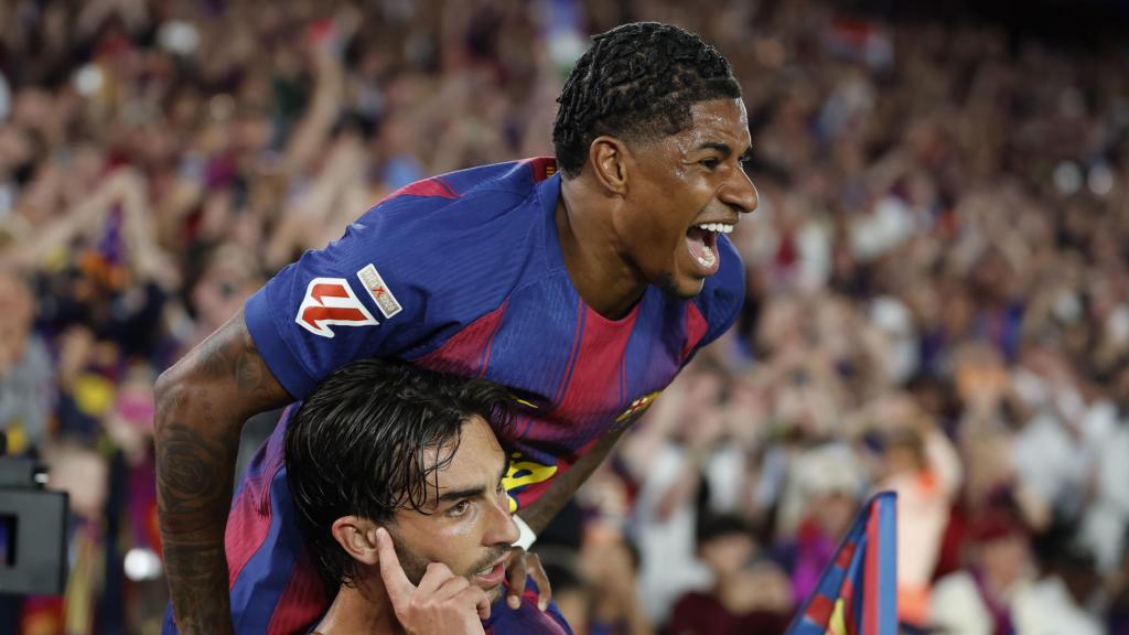 Ferran Torres y Marcus Rashford celebran un gol del Barça al Real Madrid