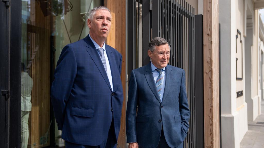 De los Mozos e Ángel Simón, CEO y presidente de Indra, respectivamente
