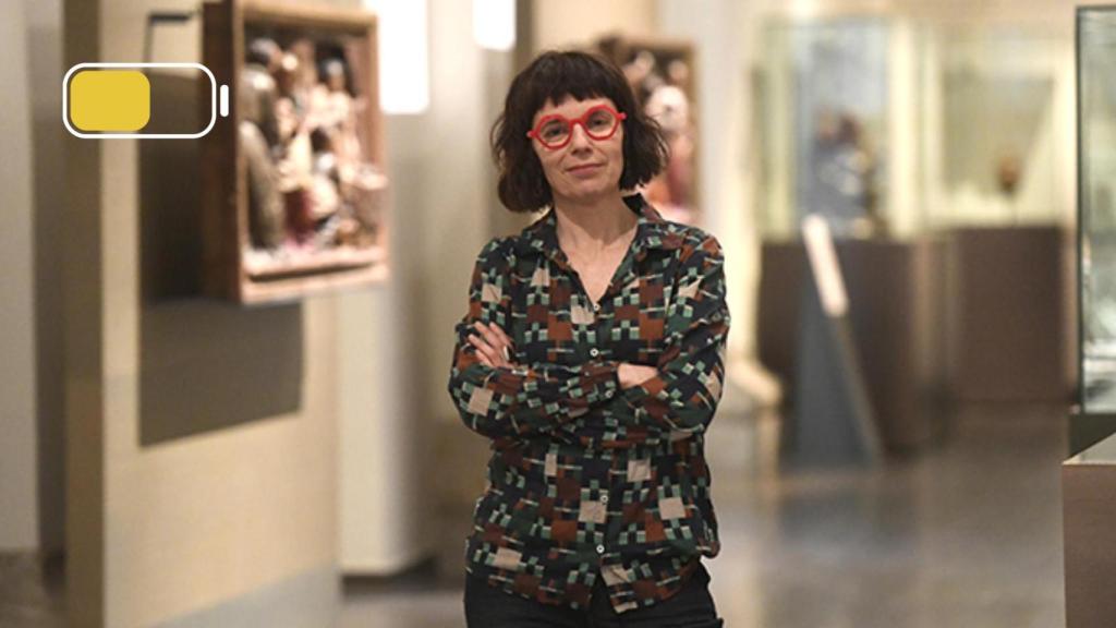 Un montaje con una imagen de Clara Arbués, la directora del Museo de Lleida, de fondo