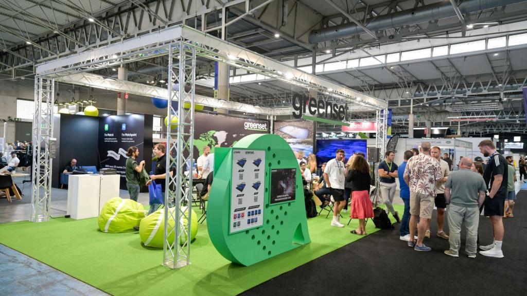 El pàdel és un esport en expansió que atrau milers d'aficionats