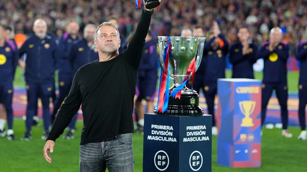 Hansi Flick celebra la Liga en el Camp Nou