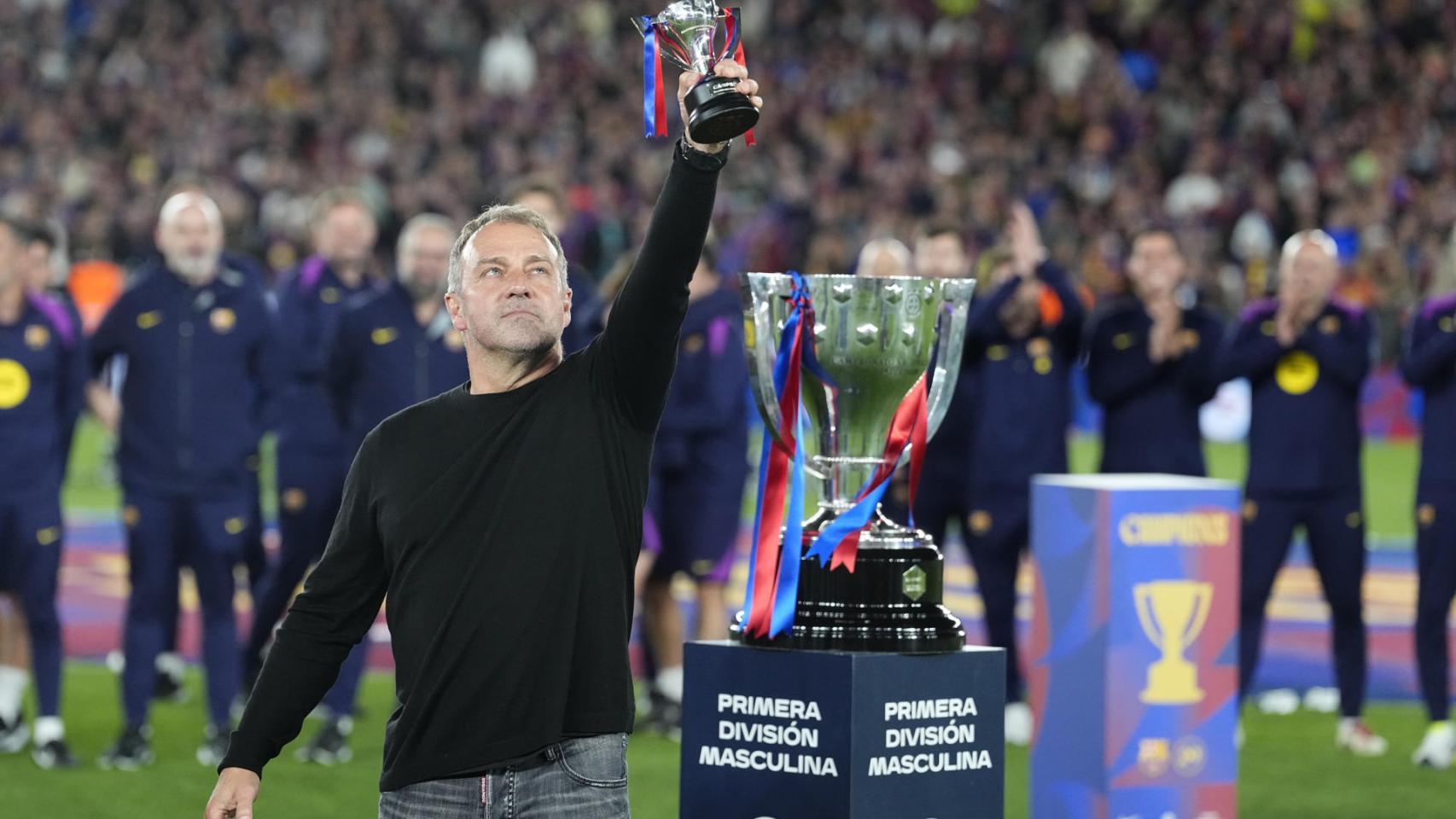 Hansi Flick celebra la Liga en el Camp Nou