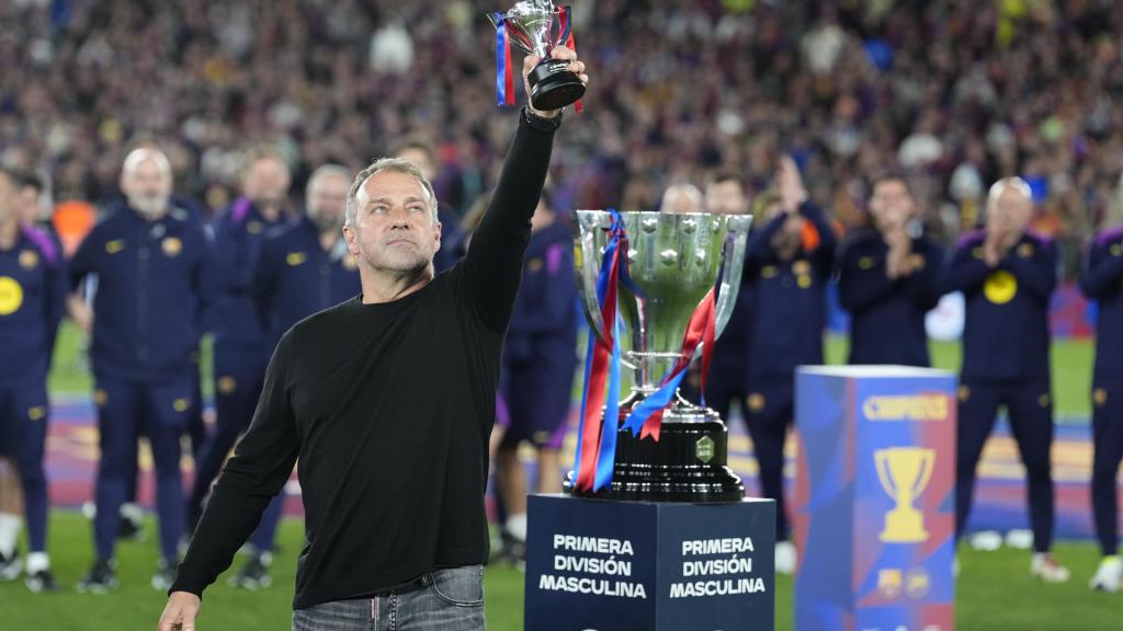 Hansi Flick celebra la Liga en el Camp Nou