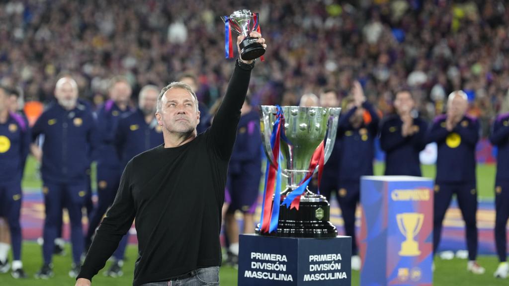 Hansi Flick celebra la Lliga al Camp Nou