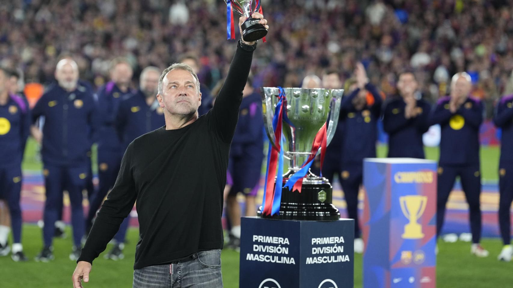 Hansi Flick celebra la Liga en el Camp Nou