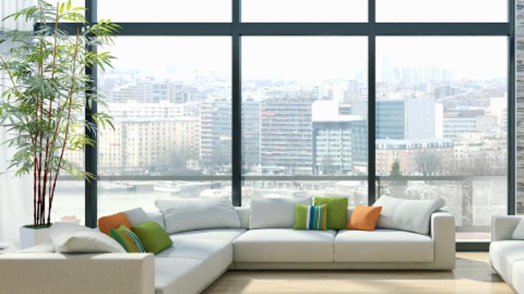 Vistas desde un salón moderno y luminoso