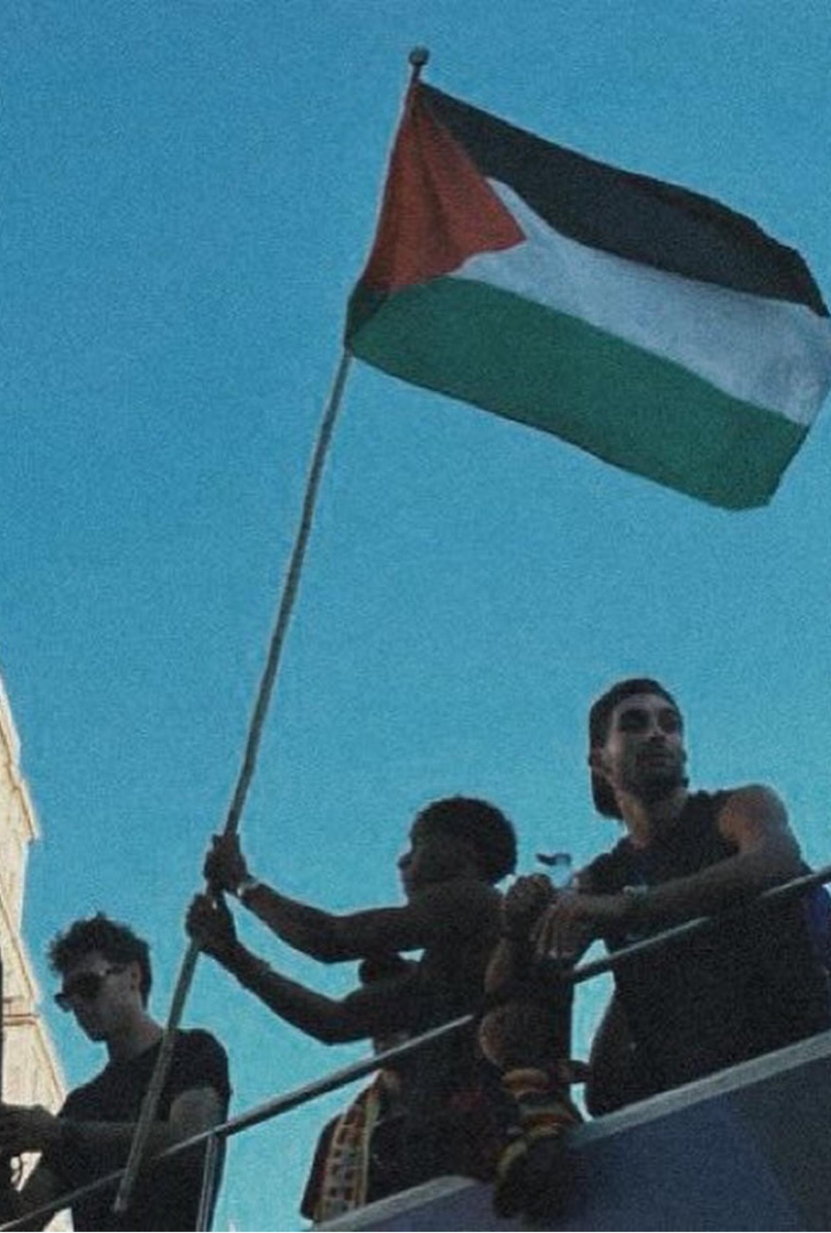Lamine Yamal oneja la bandera de Palestina a la rua del Barça