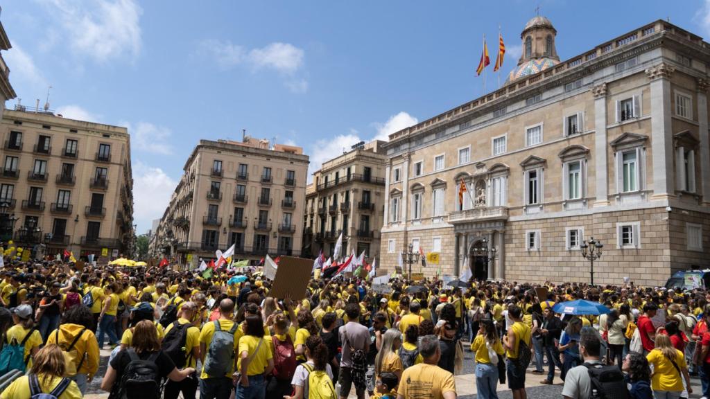 Manifestación profesores en la plaza Sant Jaume de Barcelona