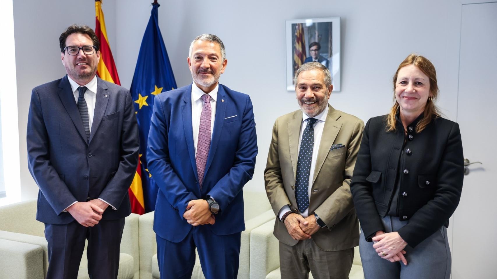 Foto de los asistentes al acuerdo