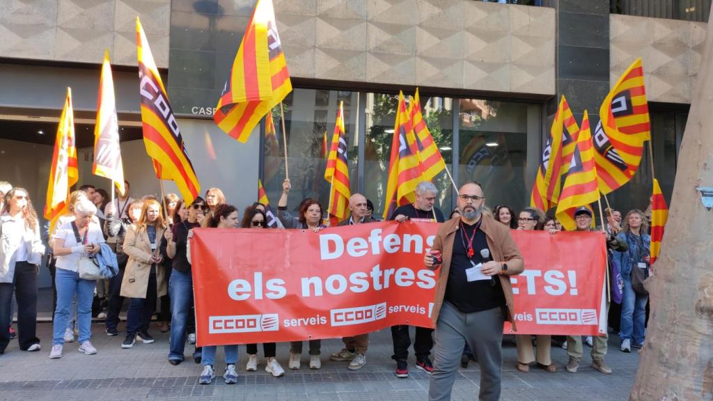 Concentració d’empleats de Tecnotramit a la seu de Barcelona (carrer Casp)